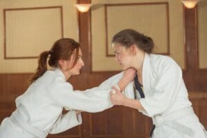 How Women Can Stay Aware and Avoid Dangerous Situations 2 self defense and situational awareness guidance for women in Morris County New Jersey